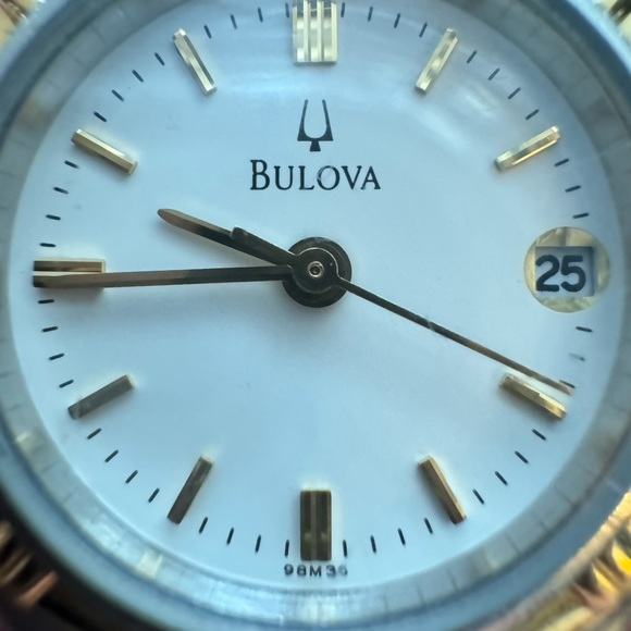 BULOVA Ladies Two-Toned with Date. White Dial. - Picture 4 of 5